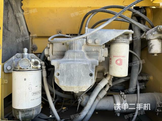 液壓泵艙室正面整體(整機(jī)外觀) 液壓泵艙室正面整體(整機(jī)外觀)