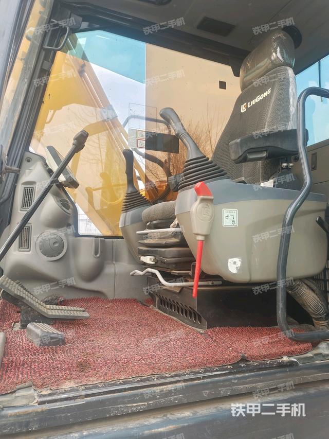 駕駛室正側(cè)（駕駛室部分）