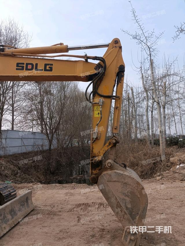 鏟斗45度(工作和回轉裝置) 鏟斗45度(工作和回轉裝置)