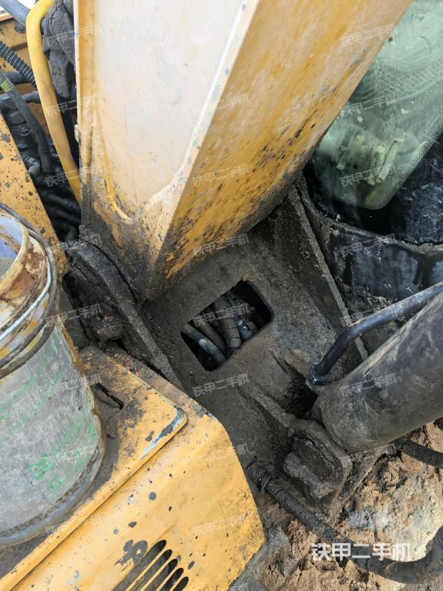 大臂根部?斜（工作和回轉(zhuǎn)裝置）