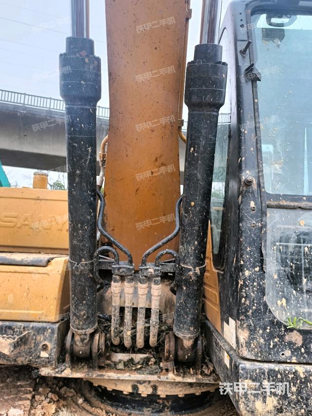 大臂油缸整體?豎拍（工作和回轉(zhuǎn)裝置）