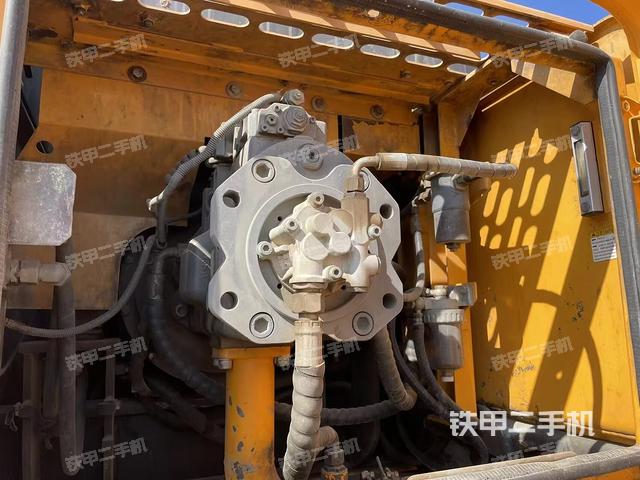 液壓泵艙室正面整體（整機(jī)外觀）