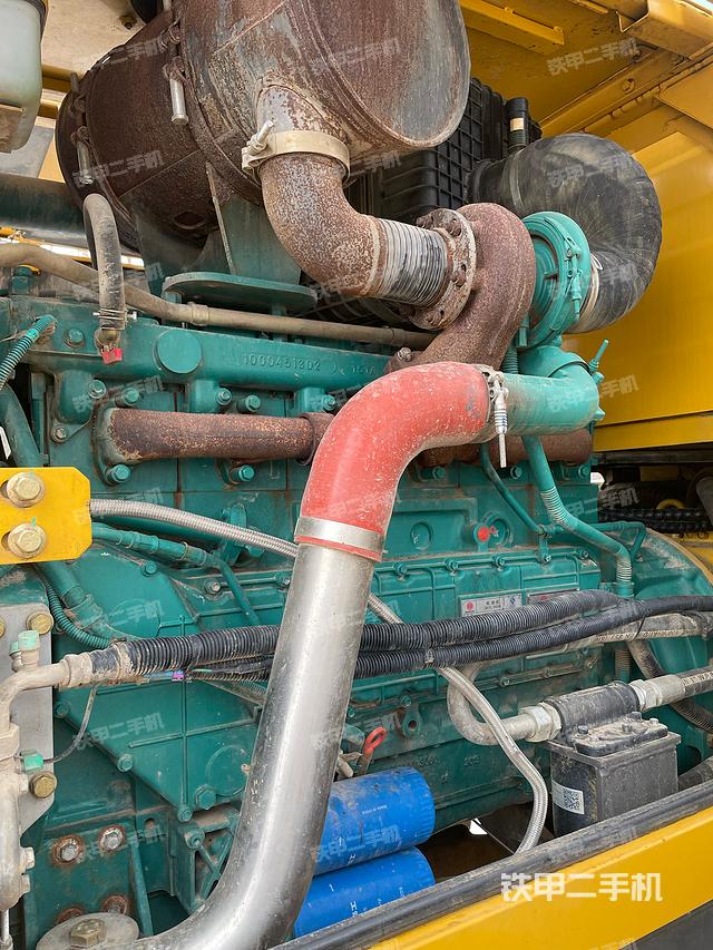 发动机右侧（整机外观及大件）