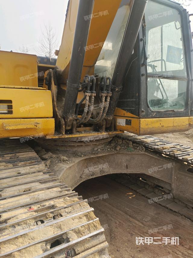 轉(zhuǎn)盤和下車架正前（工作和回轉(zhuǎn)裝置）