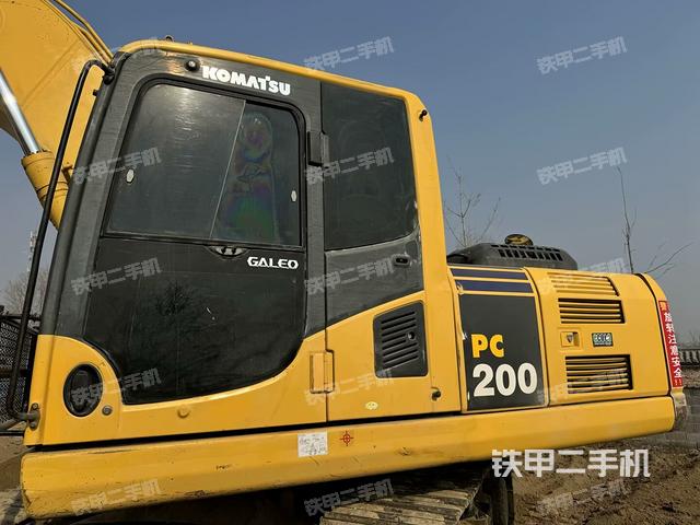 駕駛室整體(整機(jī)外觀) 駕駛室整體(整機(jī)外觀)