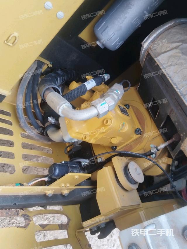 液壓泵艙室正面整體(整機(jī)外觀) 液壓泵艙室正面整體(整機(jī)外觀)