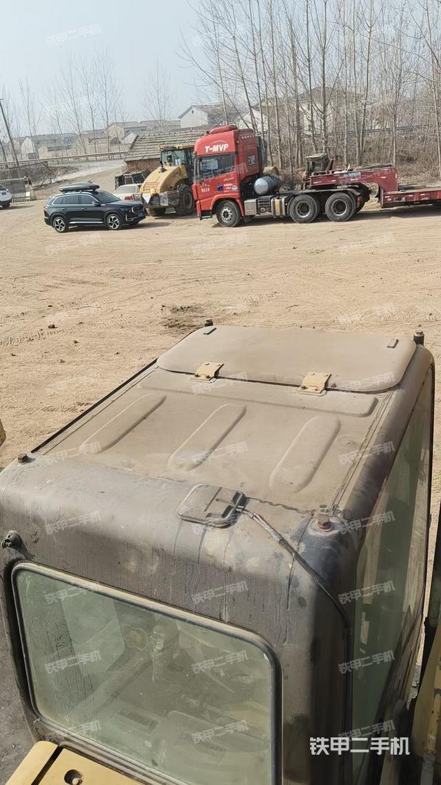 驾驶室顶部（整机外观）