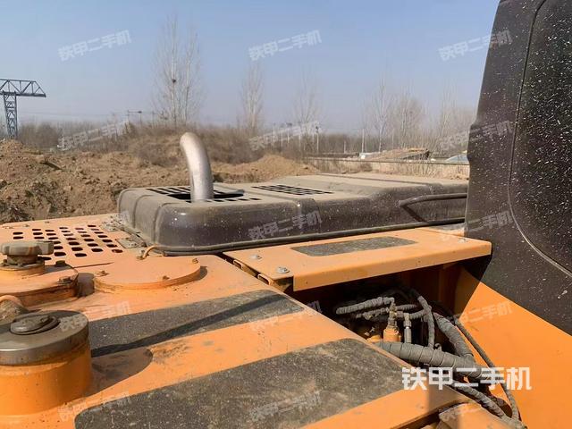 駕駛室頂部（整機外觀）