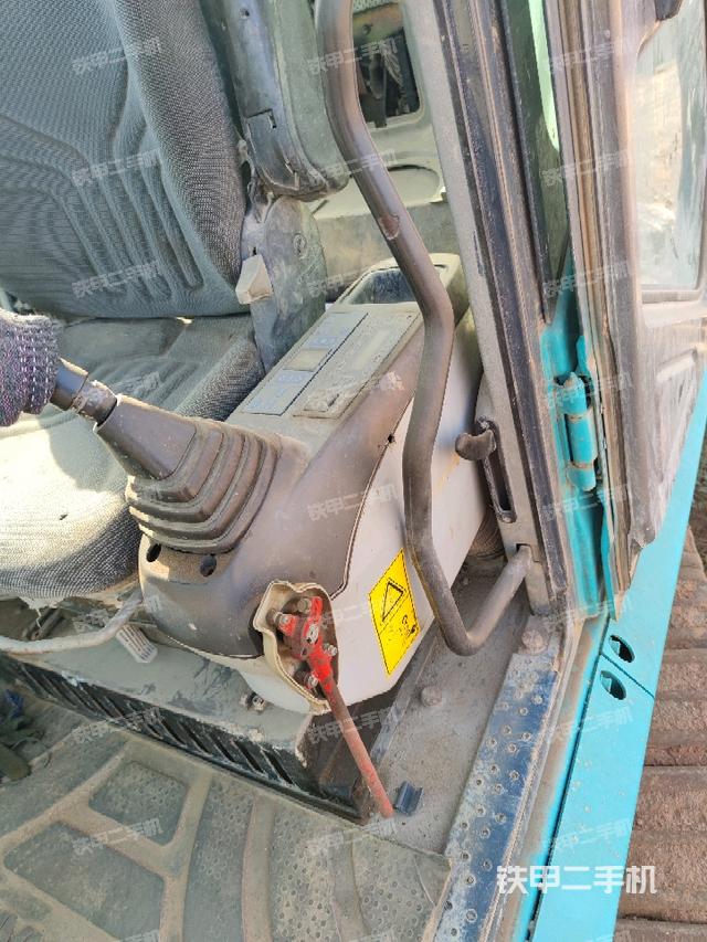 座椅左側(cè)控制臺/音響/含左手柄（駕駛室部分）