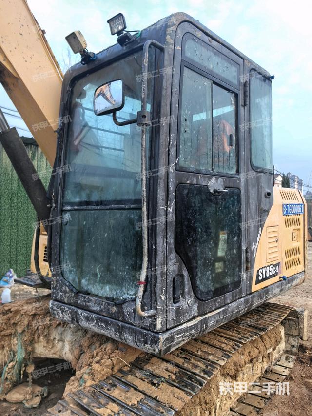 ?駕駛室正側(cè)（駕駛室部分）