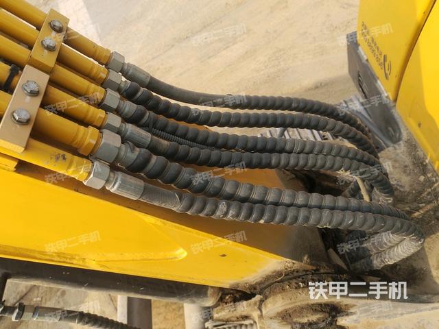 大臂背部俯視（工作和回轉(zhuǎn)裝置）