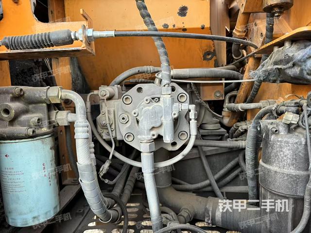 液壓泵艙室正面整體（整機(jī)外觀）