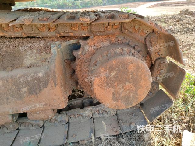 左驅(qū)動輪（行走機(jī)構(gòu)）