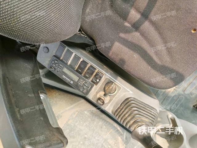 座椅右側(cè)控制臺(tái)/鑰匙門/油門/含右手柄（駕駛室部分）