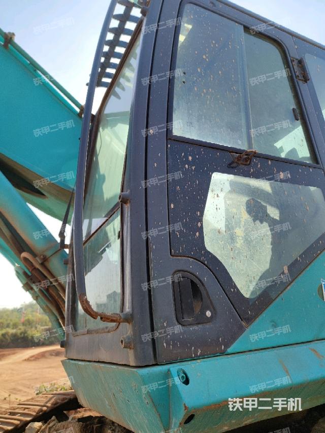 駕駛室左前45度（駕駛室部分）