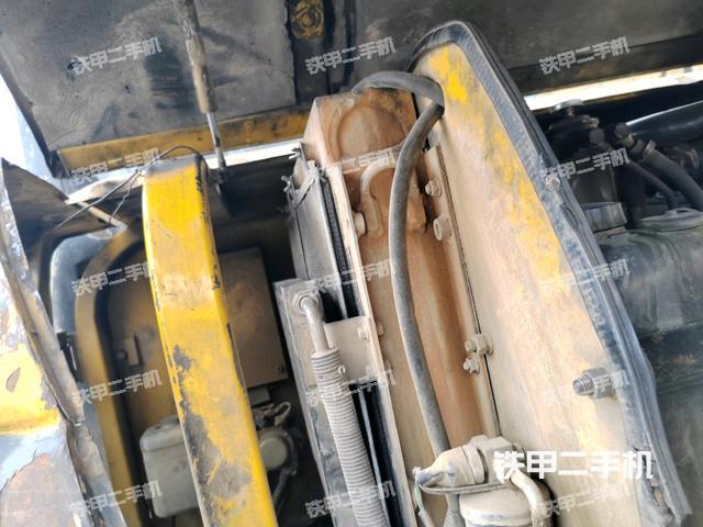 回转马达和主控阀（整机外观）