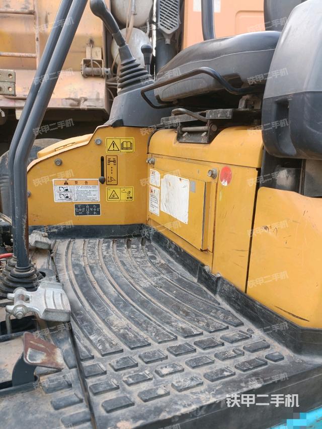 駕駛室頂部（整機(jī)外觀）