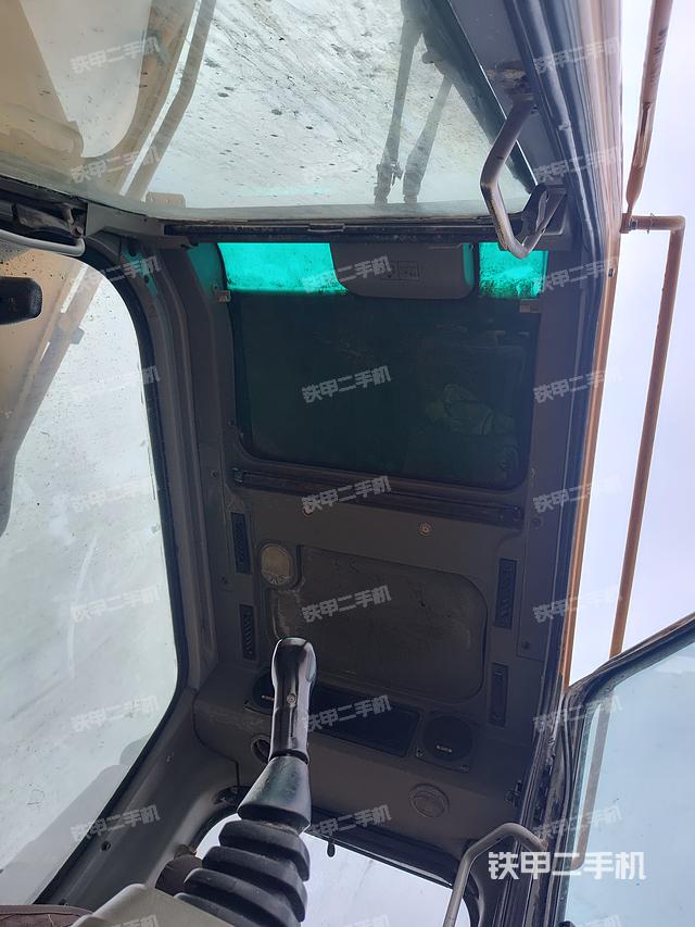 駕駛室頂部（整機(jī)外觀）