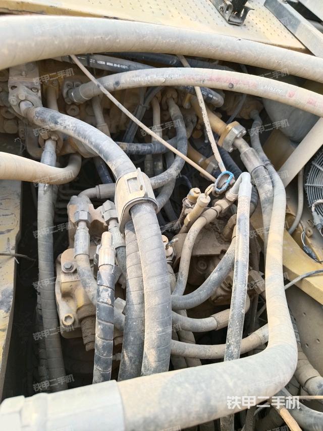 回轉馬達和主控閥（整機外觀）