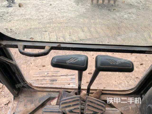 座椅左側(cè)控制臺/音響/含左手柄(駕駛室部分) 座椅左側(cè)控制臺/音響/含左手柄(駕駛室部分)