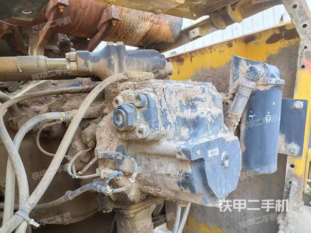 液壓泵艙室正面整體(整機(jī)外觀) 液壓泵艙室正面整體(整機(jī)外觀)