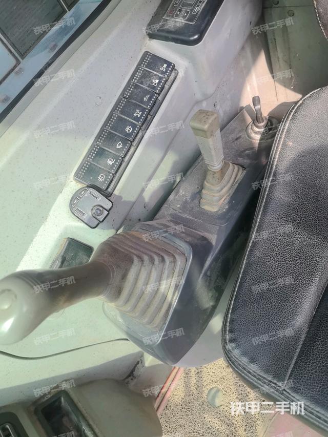 座椅左側(cè)控制臺(tái)/音響/含左手柄（駕駛室部分）