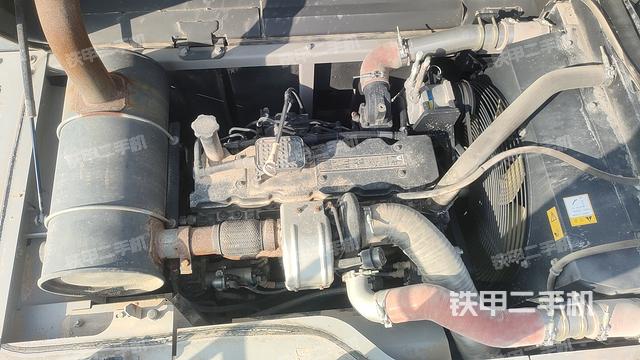 駕駛室整體(整機(jī)外觀) 駕駛室整體(整機(jī)外觀)