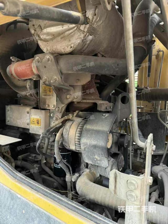 發(fā)動(dòng)機(jī)左側(cè)（整機(jī)外觀及大件）