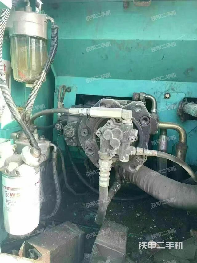液壓泵艙室正面整體(整機外觀) 液壓泵艙室正面整體(整機外觀)
