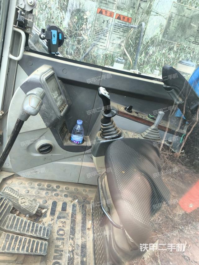 駕駛室整體（整機外觀）