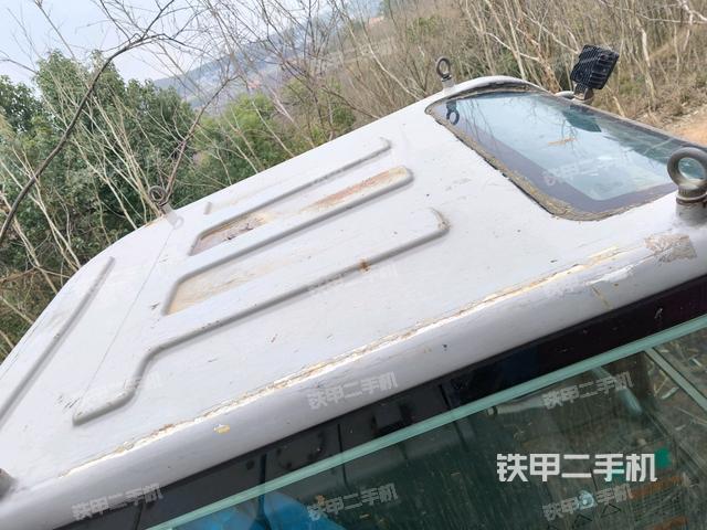 駕駛室頂部（整機外觀）