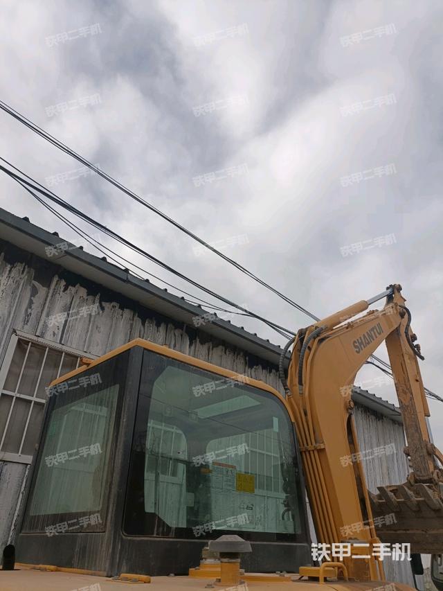 駕駛室頂部（整機外觀）