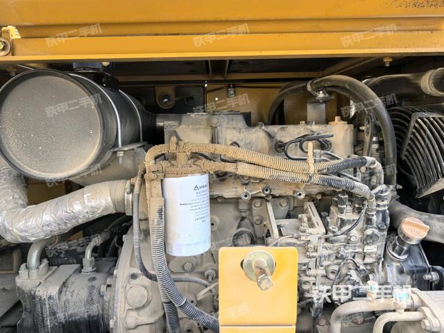 發(fā)動(dòng)機(jī)室（上車(chē)部件）