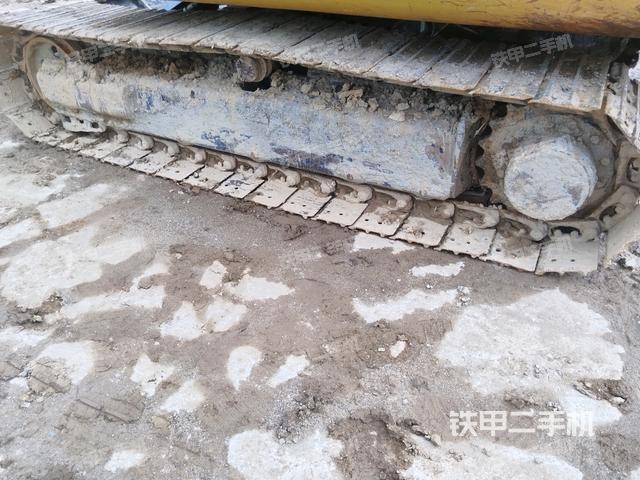 單側(cè)履帶整體(整機(jī)外觀) 單側(cè)履帶整體(整機(jī)外觀)