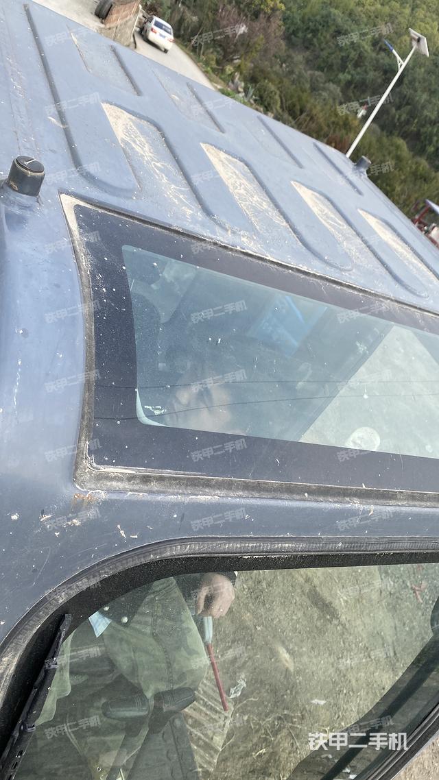 驾驶室顶部（整机外观）