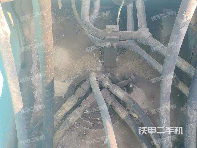 中央回轉(zhuǎn)接頭特寫（上車部件）