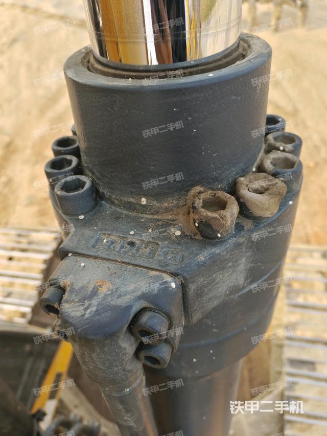 大臂油缸整體?豎拍（工作和回轉(zhuǎn)裝置）