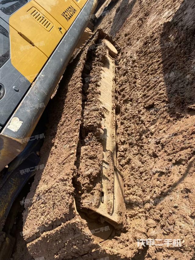 左側(cè)履帶整體?(行走機(jī)構(gòu)) 左側(cè)履帶整體?(行走機(jī)構(gòu))