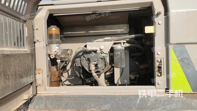 液壓泵艙室正面整體(整機(jī)外觀) 液壓泵艙室正面整體(整機(jī)外觀)