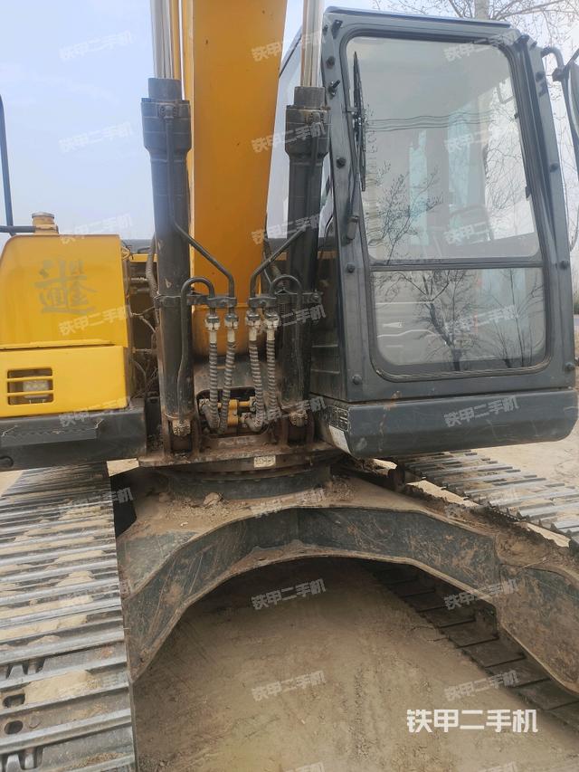 轉(zhuǎn)盤和下車架正前（工作和回轉(zhuǎn)裝置）