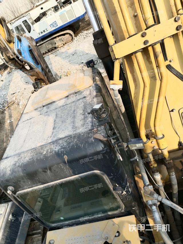 駕駛室頂部（整機外觀）