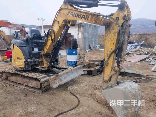 駕駛室頂部（整機外觀）