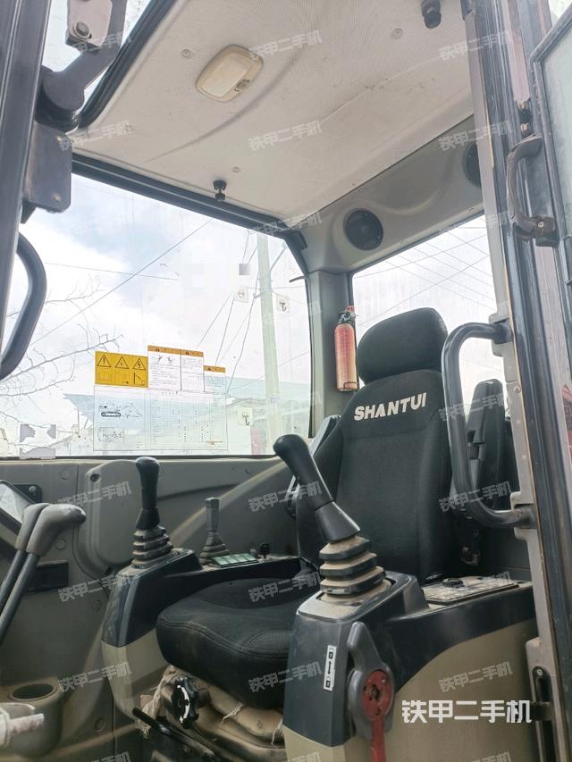 駕駛室整體（整機外觀）