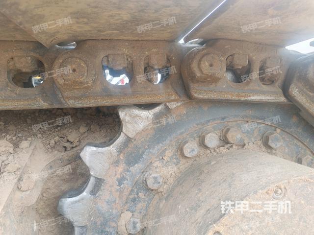 左驅(qū)動輪（行走機(jī)構(gòu)）