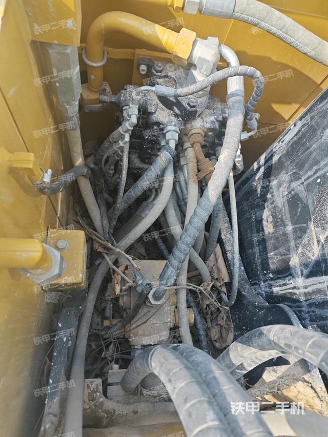 回轉(zhuǎn)馬達和主控閥（整機外觀）