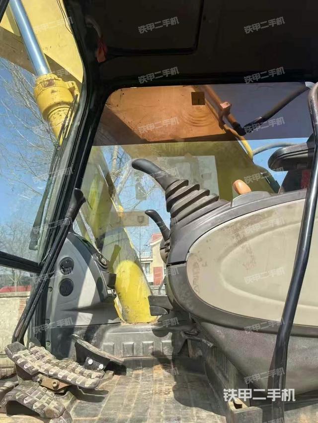 駕駛室整體（整機(jī)外觀）