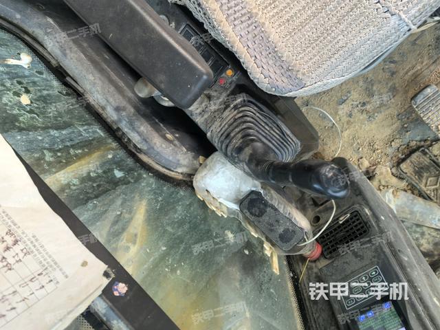 座椅右側(cè)控制臺(tái)/鑰匙門/油門/含右手柄（駕駛室部分）