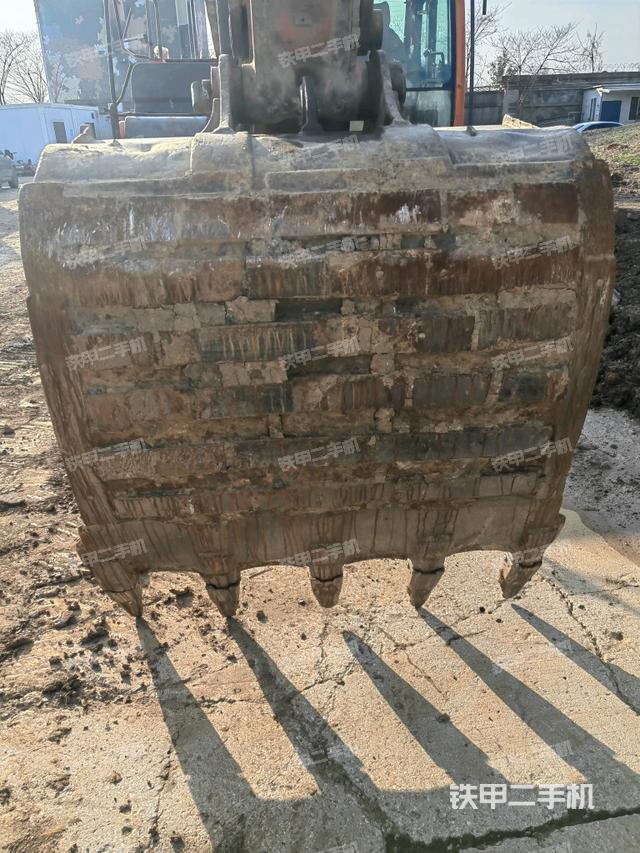 回轉(zhuǎn)馬達(dá)和主控閥（整機(jī)外觀）