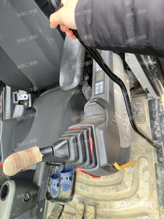 座椅左側(cè)控制臺/音響/含左手柄（駕駛室部分）