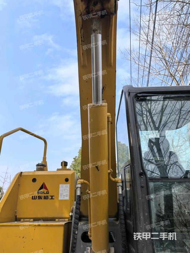 轉(zhuǎn)盤(pán)和下車(chē)架正前（工作和回轉(zhuǎn)裝置）